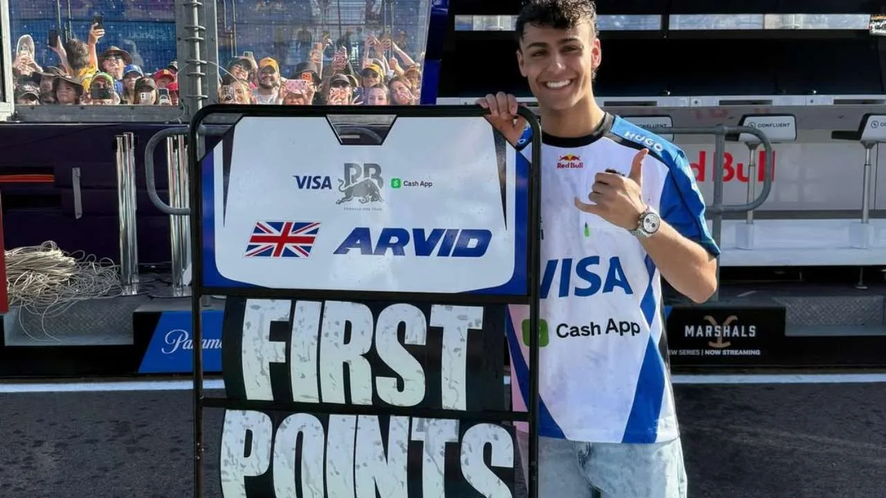 Profil Arvid Lindblad Bintang Muda F1 yang Siap Menggebrak Dunia Balap