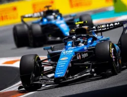 Gaya Balap Agresif Max Verstappen Dikritik Carlos Sainz di F1 Miami 2026