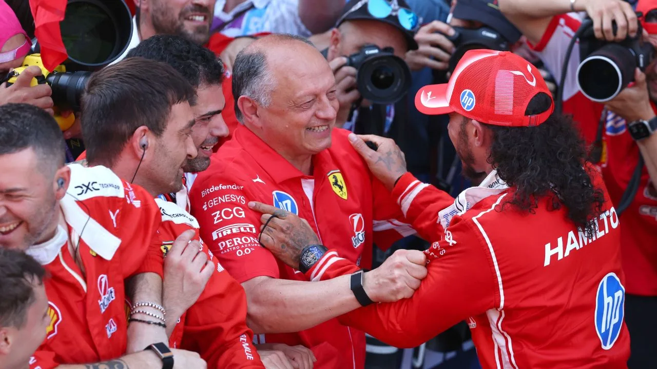 Akhiri Puasa Kemenangan Ferrari, Lewis Hamilton Wujudkan Mimpi Yang Dulu Mustahil