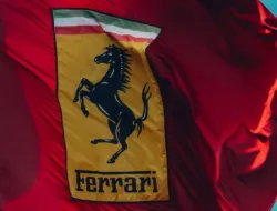 Buntut Insiden Tikungan Pertama GP Italia, Ketegangan Lewis Hamilton dan Charles Leclerc di Ferrari Kian Memanas