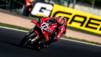 Diwarnai Red Flag, Cek Hasil Race 1 WorldSBK Prancis 2026: Bulega Menang, Lecuona Gagalkan Pesta Juara Dunia