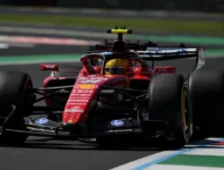 Tertinggal 0,6 Detik dari Mercedes, Defisit Kecepatan Trek Lurus Ferrari Lewis Hamilton Jadi Perbincangan